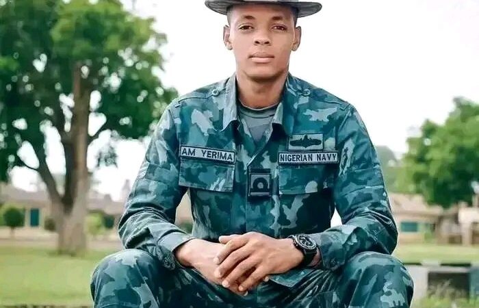Nigerians Praise Young Soldier For Standing Up To Powerful Minister